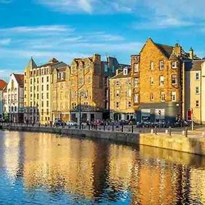 Spacious 2 Bed, 2 Bath -the Shore, Leith Apartment